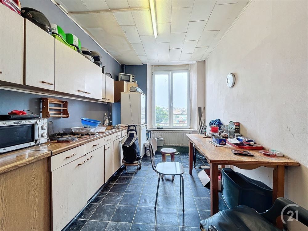 BEL IMMEUBLE DE RAPPORT - 8 STUDIOS - SURFACE COMME