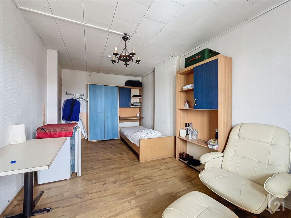 BEL IMMEUBLE DE RAPPORT - 8 STUDIOS - SURFACE COMME