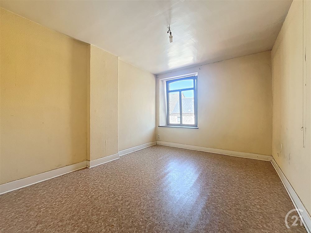 BELLE MAISON A RAFRAICHIR - 3 CHAMBRES - PARKING - COUR