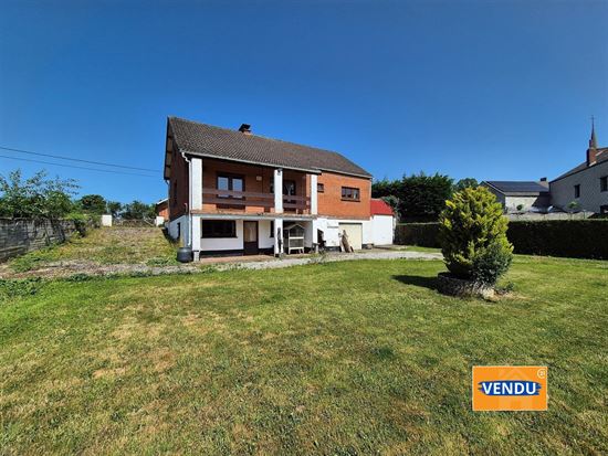VILLA 3 CHAMBRES - 2 GARAGES ET JARDIN