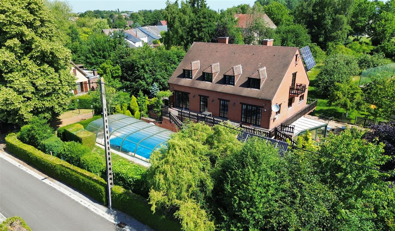 VILLA 4 CHAMBRES, PISCINE, TERRAIN DE TENNIS