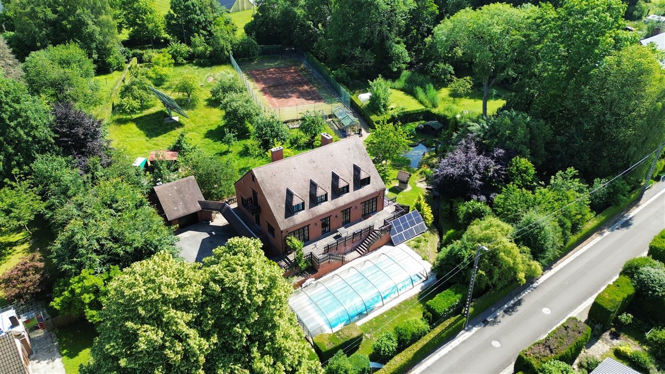 VILLA 4 CHAMBRES, PISCINE, TERRAIN DE TENNIS