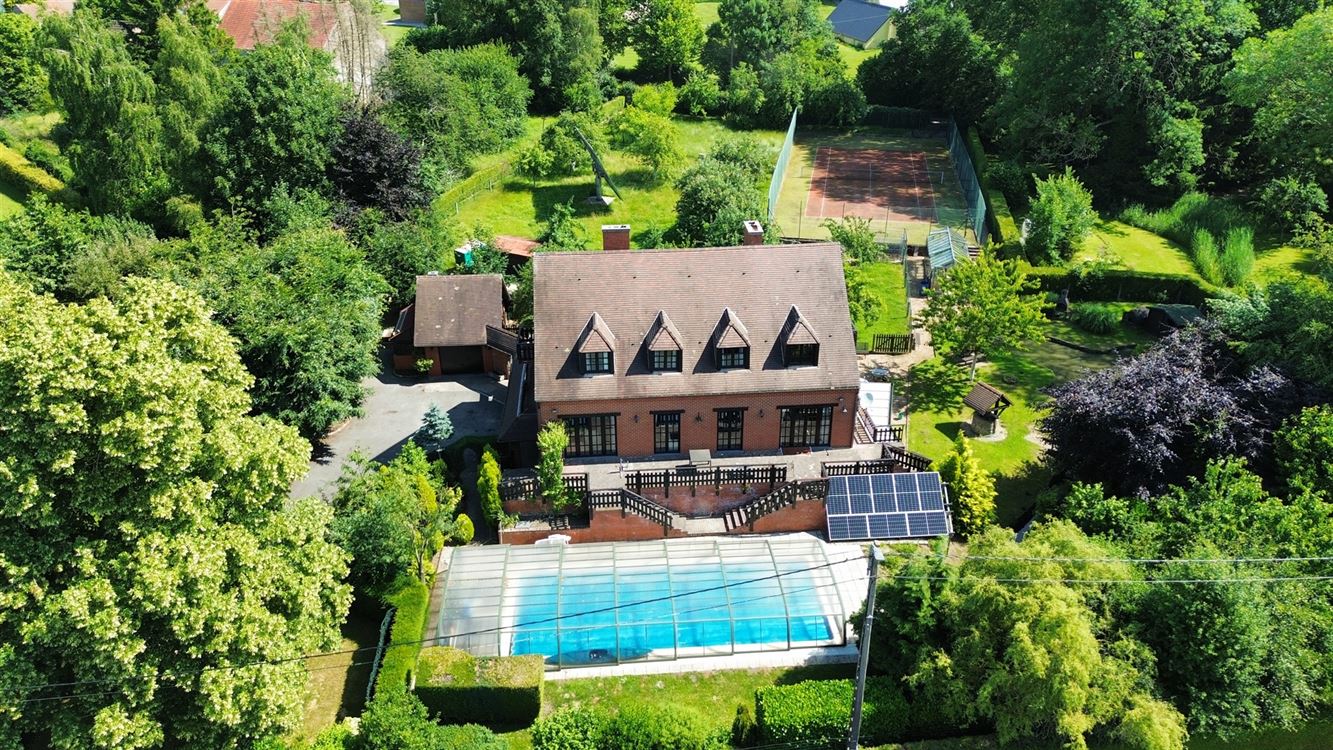 VILLA 4 CHAMBRES, PISCINE, TERRAIN DE TENNIS