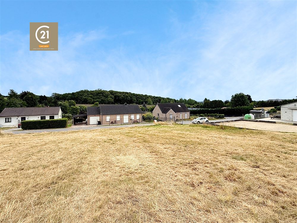 SUPERBE TERRAIN DE 12,42 ARES - PERMIS ACCORDÉ - VILLA 4 FAÇADES