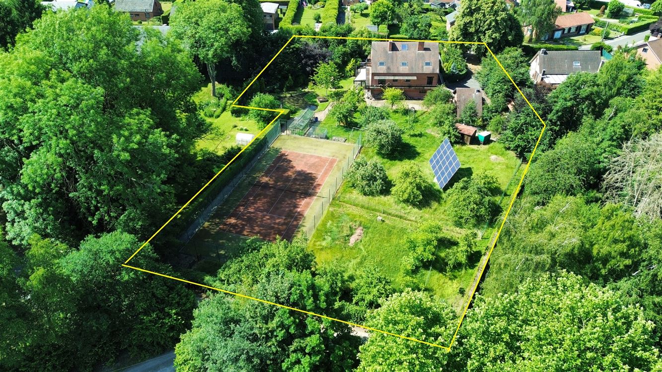 VILLA 4 CHAMBRES, PISCINE, TERRAIN DE TENNIS