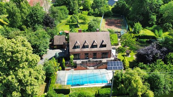 VILLA 4 CHAMBRES, PISCINE, TERRAIN DE TENNIS