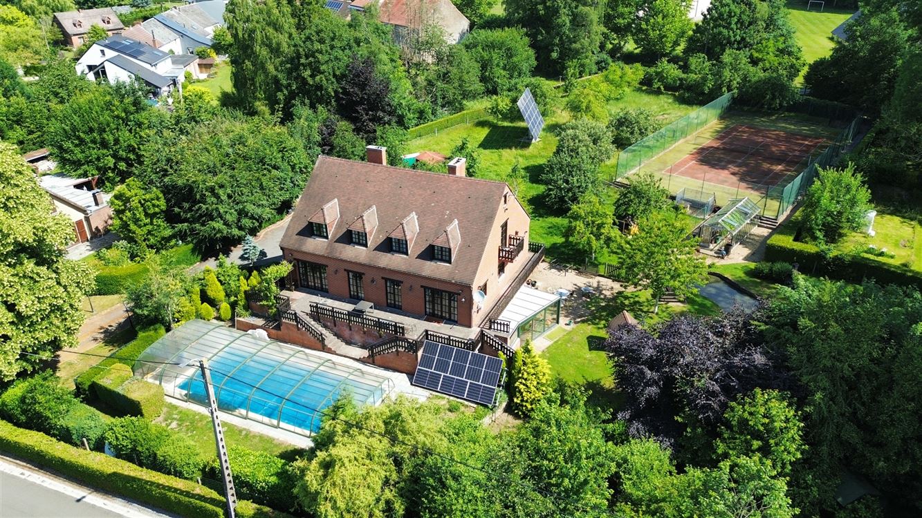 VILLA 4 CHAMBRES, PISCINE, TERRAIN DE TENNIS