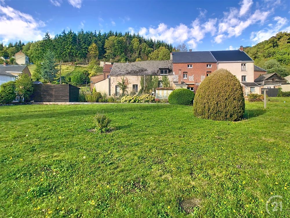 Maison 2 façades avec 8 garages et jardin