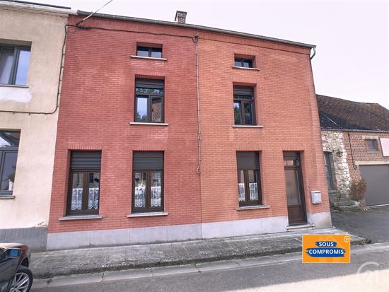 Maison 2 façades avec 8 garages et jardin