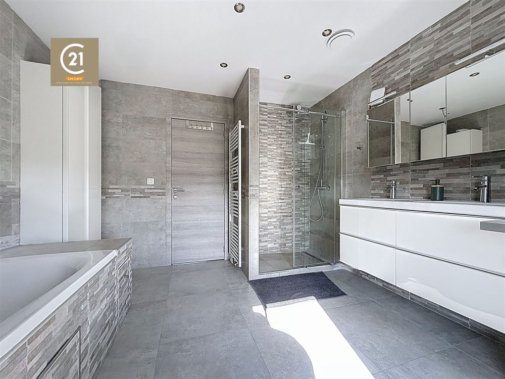 SUBLIME VILLA 4 CHAMBRES - BUREAU - GARAGE - JARDIN