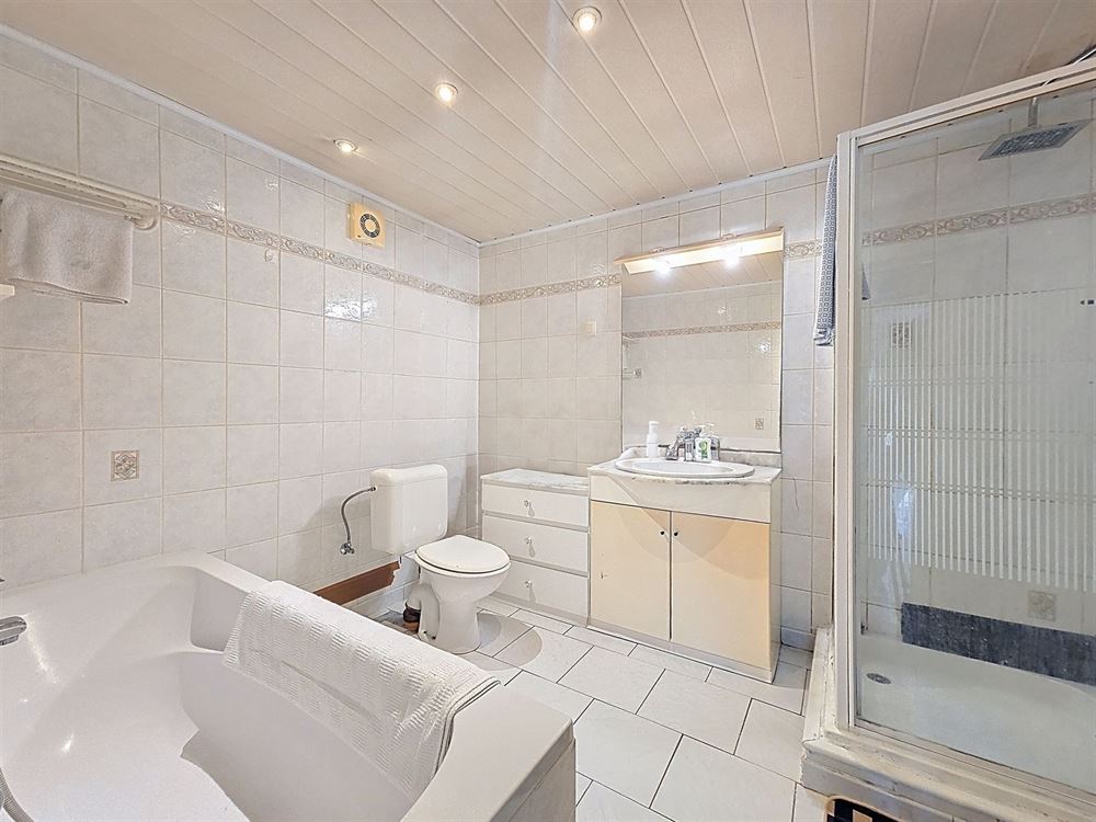 JOLIE MAISON - 4 CHAMBRES - 2 SDB - TERRASSE - JARDIN