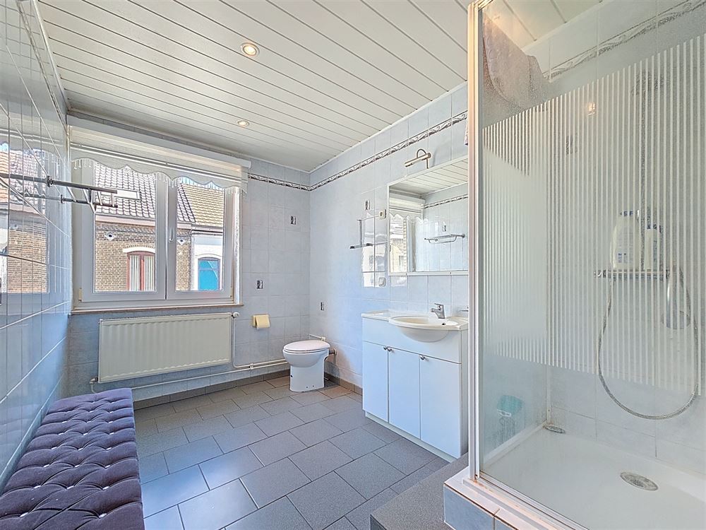 JOLIE MAISON - 4 CHAMBRES - 2 SDB - TERRASSE - JARDIN