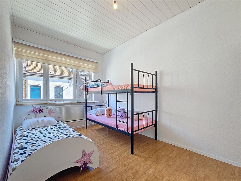 JOLIE MAISON - 4 CHAMBRES - 2 SDB - TERRASSE - JARDIN