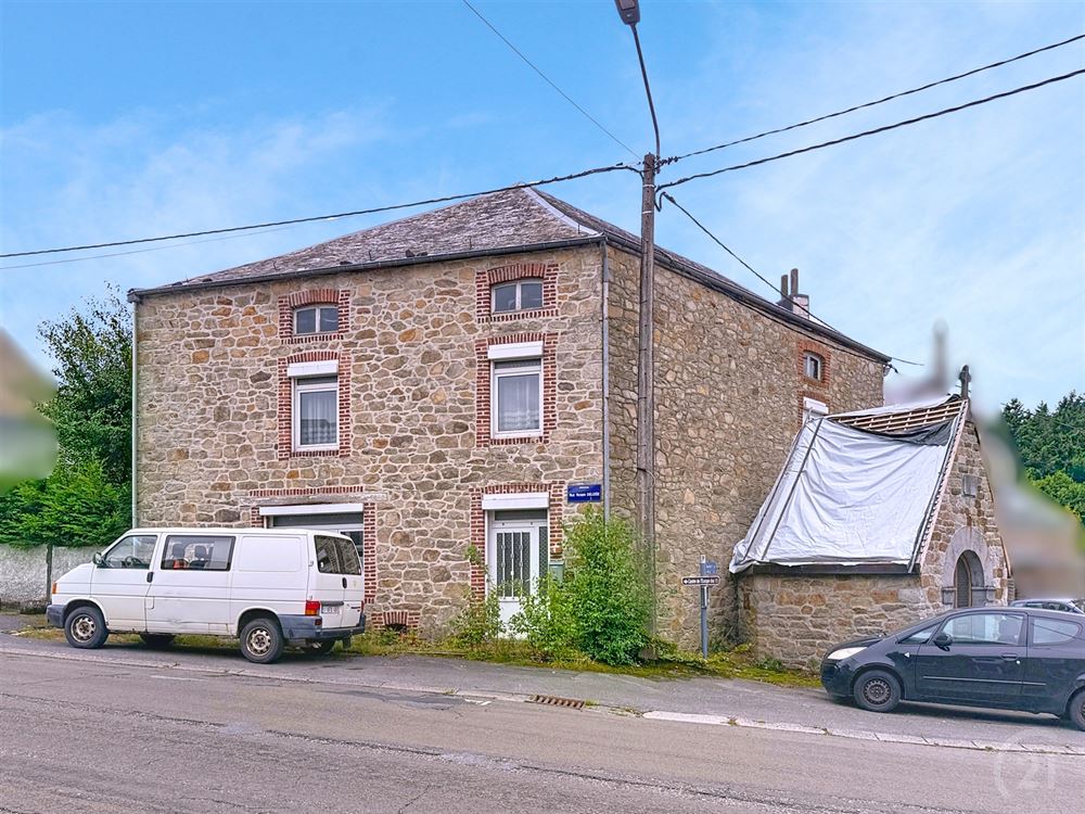 JOLIE MAISON EN PIERRE DU PAYS - JARDIN - GARAGE