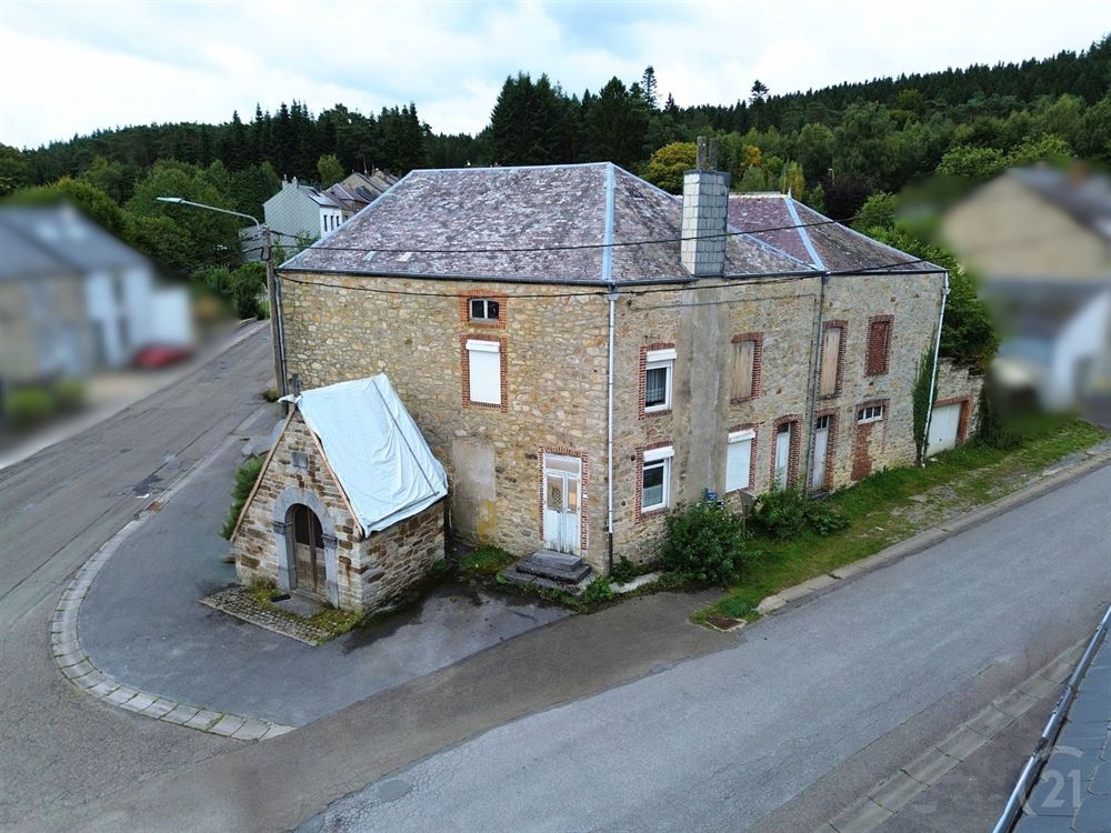 JOLIE MAISON EN PIERRE DU PAYS - JARDIN - GARAGE