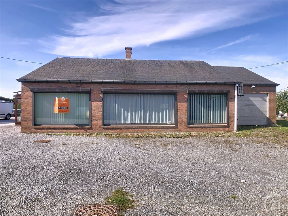 Maison de plain-pied 2 chambres avec jardin et garage