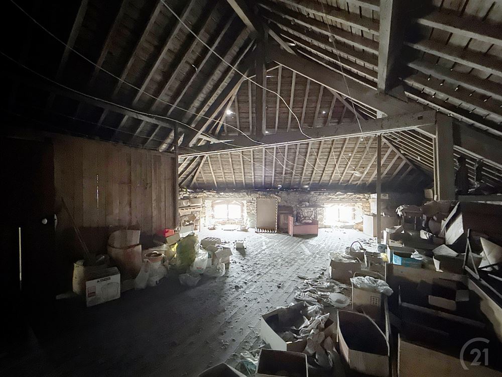 JOLIE MAISON EN PIERRE DU PAYS - JARDIN - GARAGE