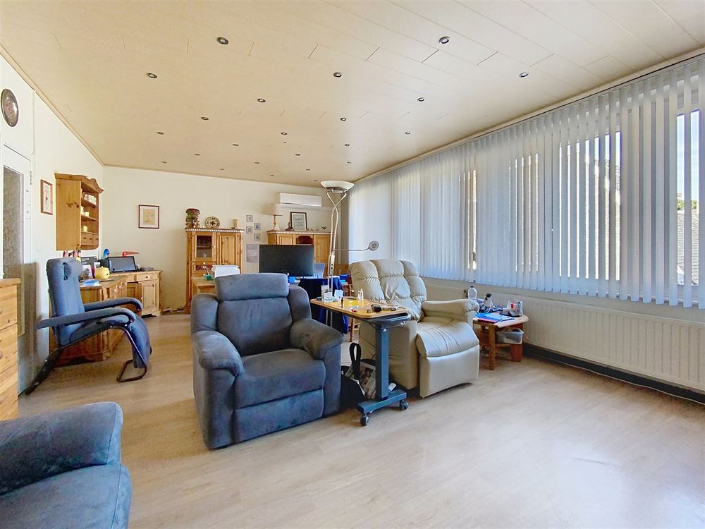 APPARTEMENT + GARAGE + ENTREPOTS