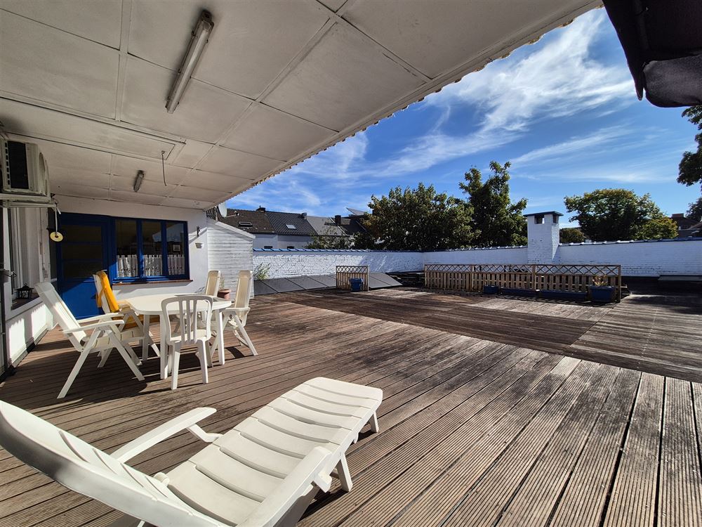 APPARTEMENT + GARAGE + ENTREPOTS