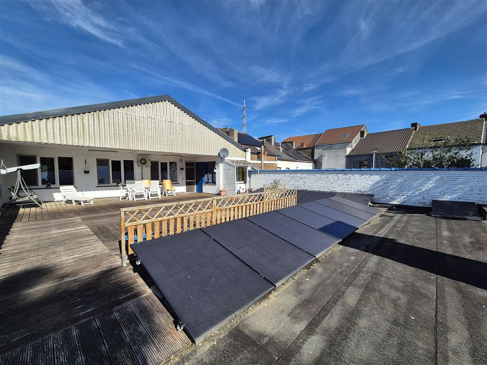 APPARTEMENT + GARAGE + ENTREPOTS