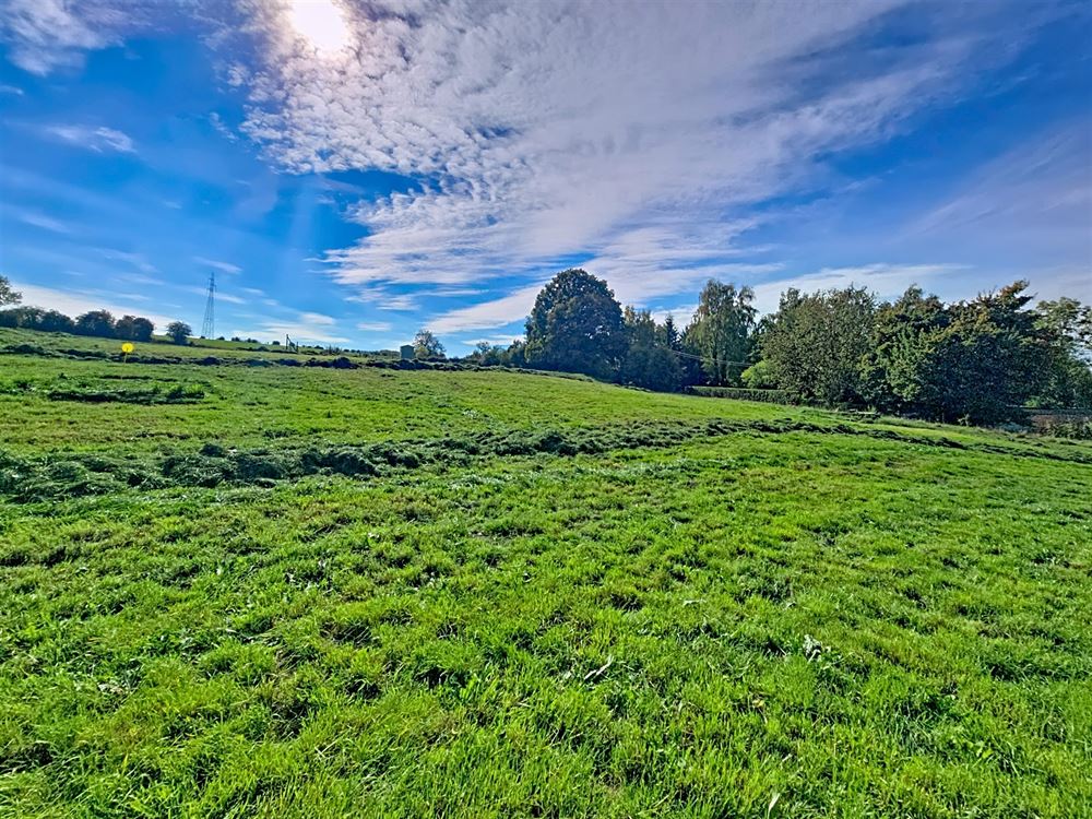 MAGNIFIQUE TERRAIN A BÂTIR - 15,7 M DE FACADE