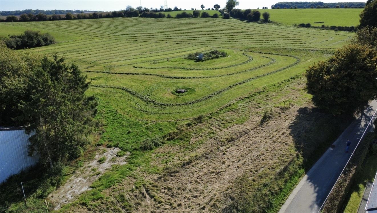 MAGNIFIQUE TERRAIN A BÂTIR - 20 M DE FACADE