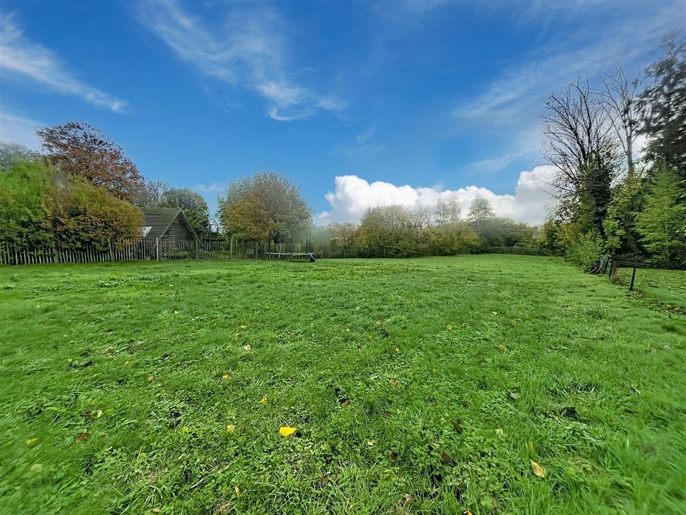 SUPERBE TERRAIN A BATIR DE 26 ARES ET 12 CENTIARES