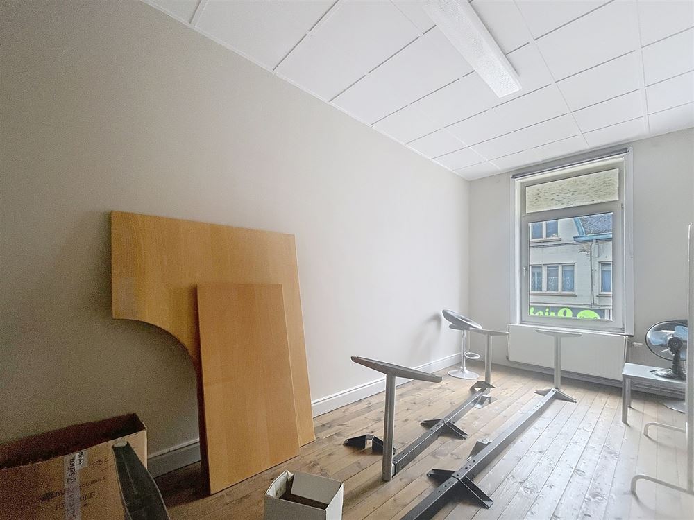 MAISON DE COMMERCE + BUREAUX + ENTREPOT