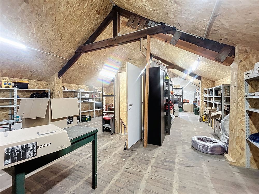 MAISON DE COMMERCE + BUREAUX + ENTREPOT