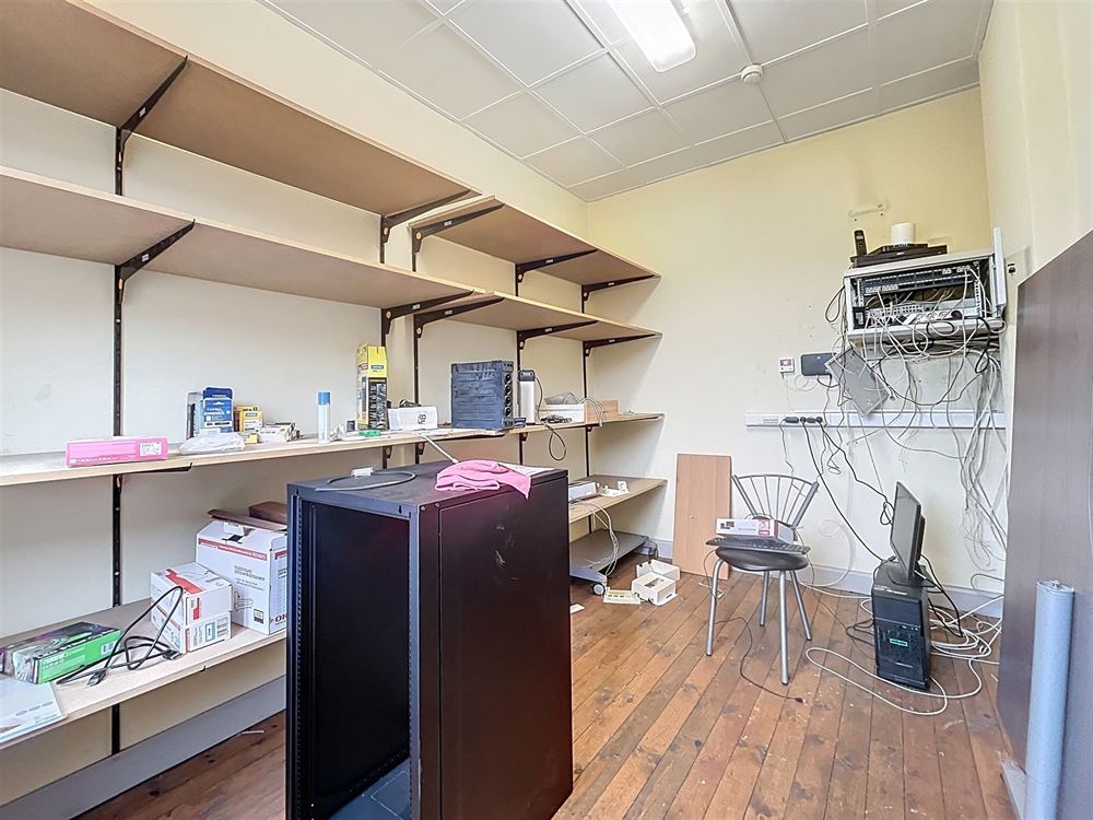 MAISON DE COMMERCE + BUREAUX + ENTREPOT