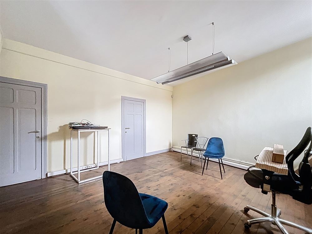 MAISON DE COMMERCE + BUREAUX + ENTREPOT