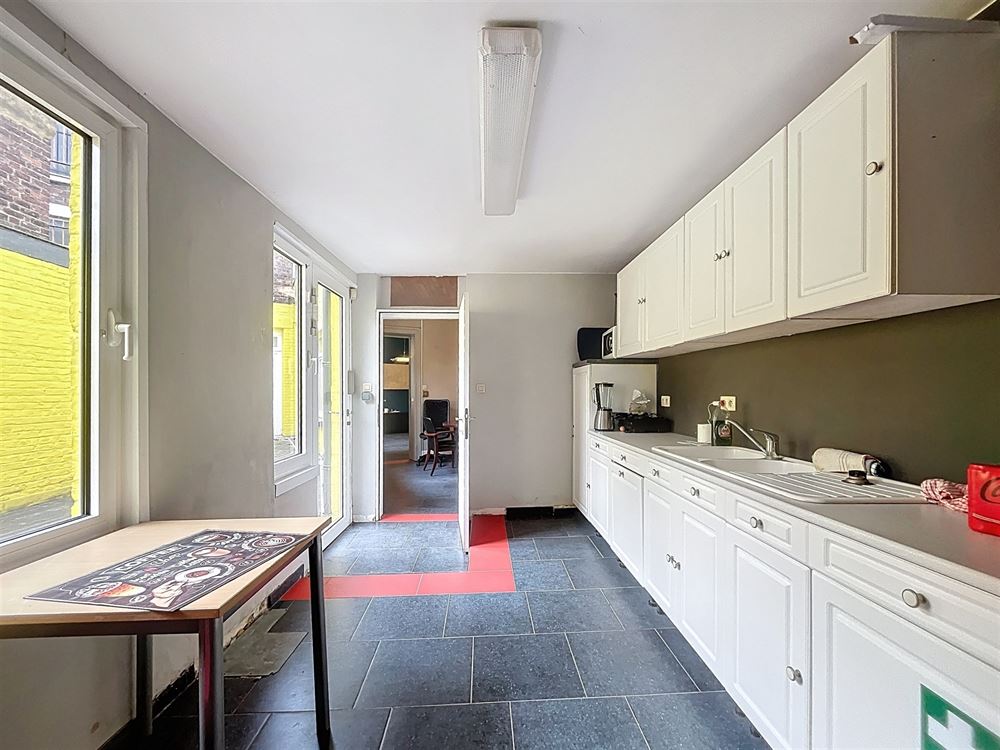 MAISON DE COMMERCE + BUREAUX + ENTREPOT