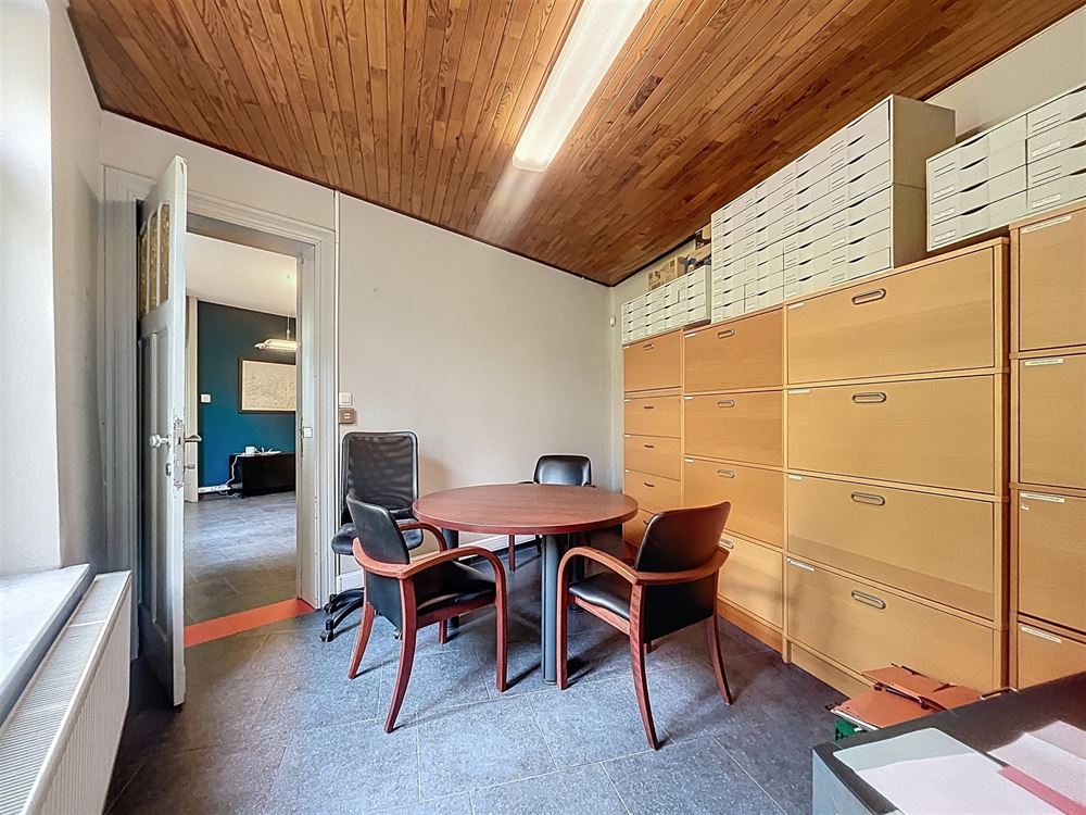 MAISON DE COMMERCE + BUREAUX + ENTREPOT