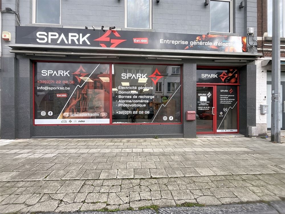 MAISON DE COMMERCE + BUREAUX + ENTREPOT