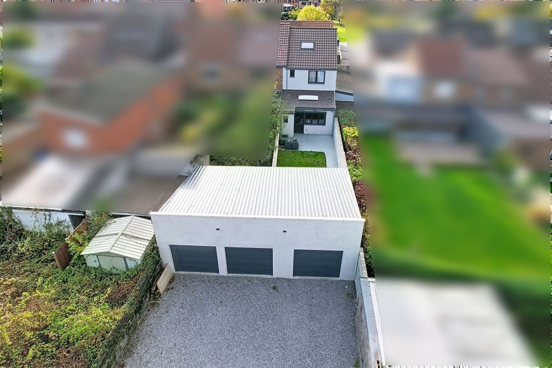 Maison unifamiliale + 3 garages + terrain à batir