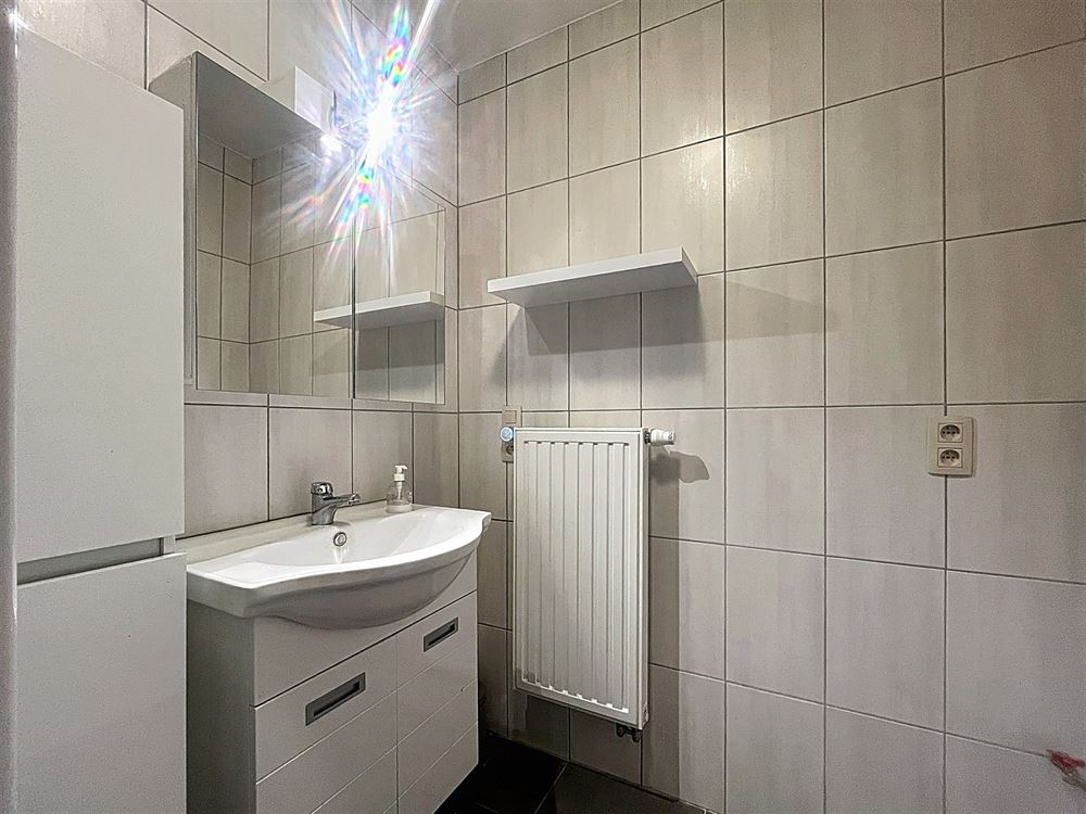 APPARTEMENT LUMINEUX AVEC GARAGE