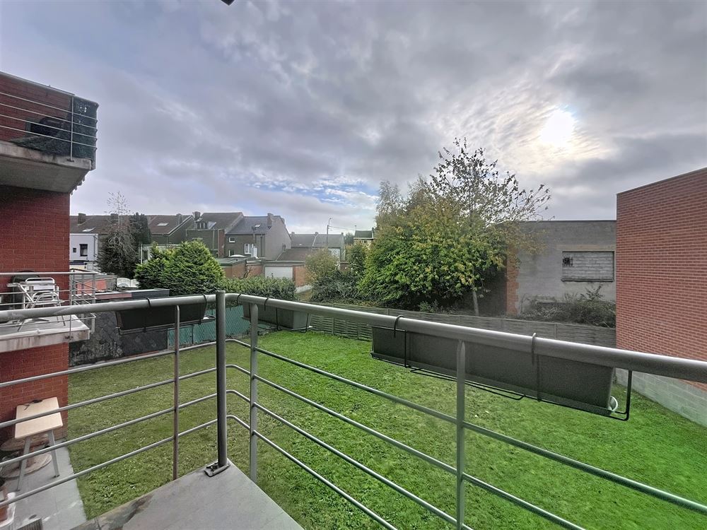 APPARTEMENT LUMINEUX AVEC GARAGE