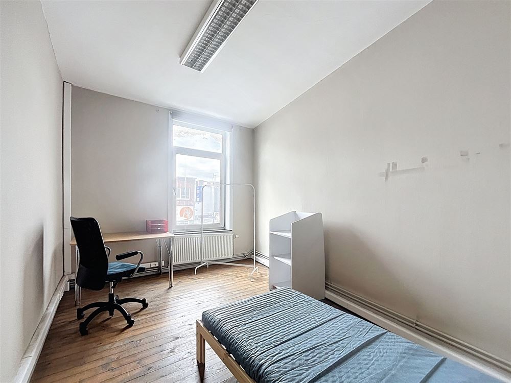 MAISON DE COMMERCE + BUREAUX + ENTREPOT