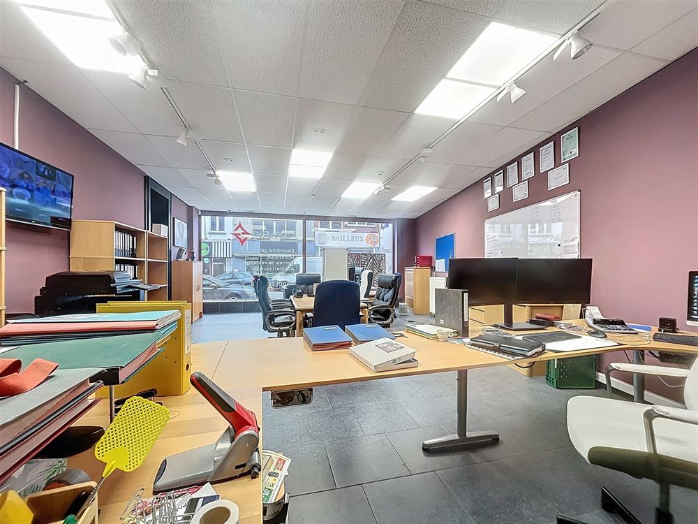 MAISON DE COMMERCE + BUREAUX + ENTREPOT