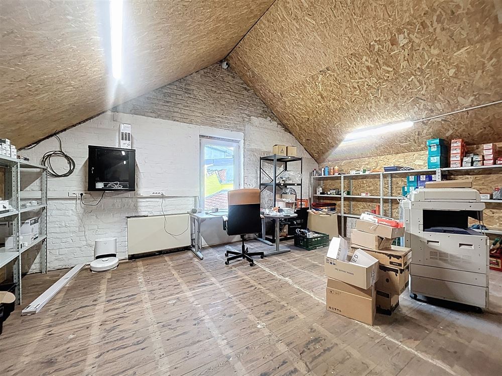 MAISON DE COMMERCE + BUREAUX + ENTREPOT