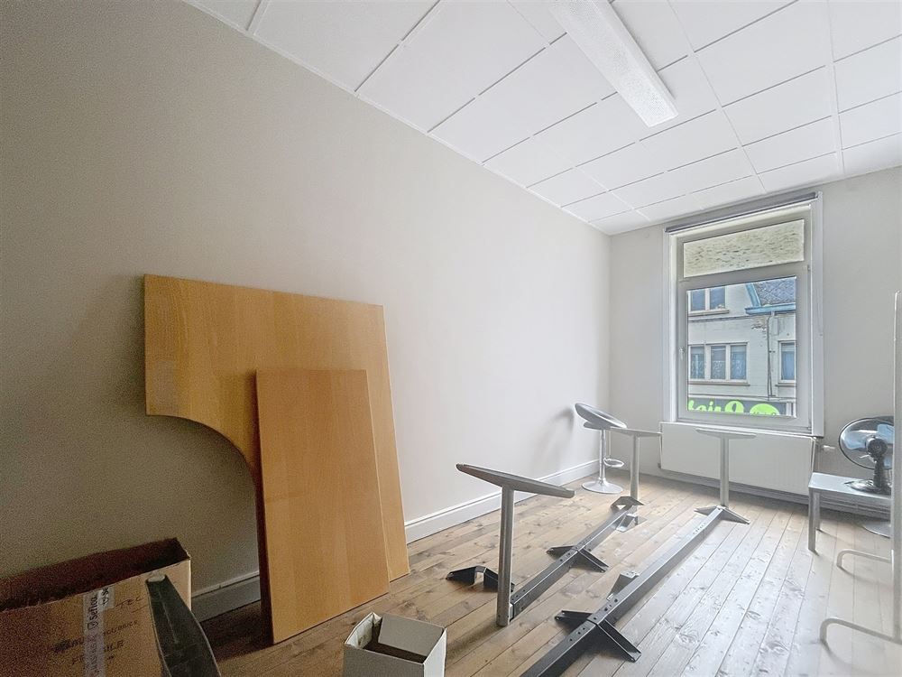 MAISON DE COMMERCE + BUREAUX + ENTREPOT