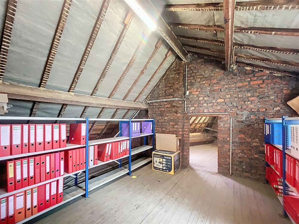 MAISON DE COMMERCE + BUREAUX + ENTREPOT