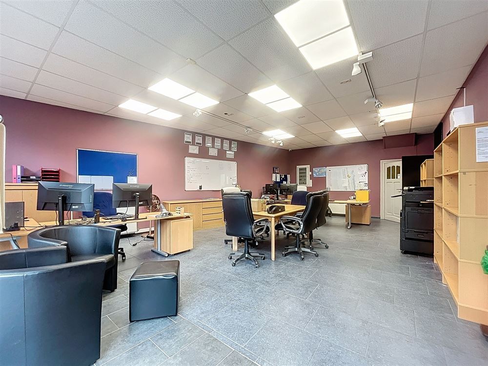 MAISON DE COMMERCE + BUREAUX + ENTREPOT