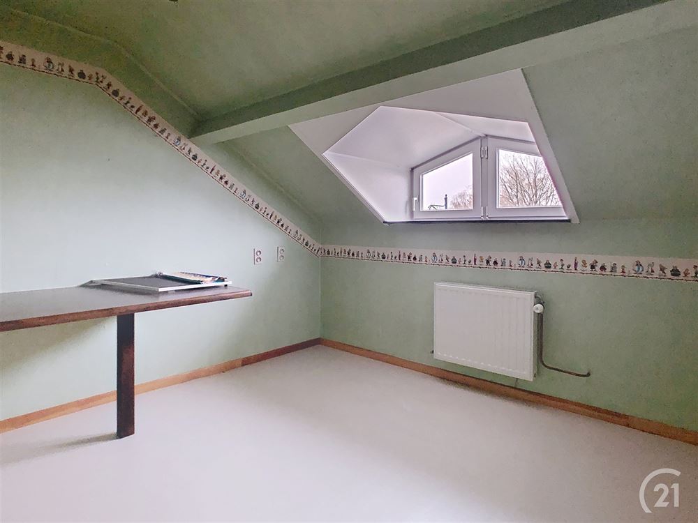 MAISON AVEC SURFACE COMMERCIALE 4 CHAMBRES ET 3 BU