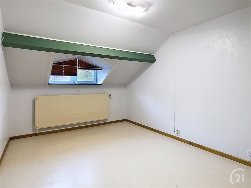 MAISON AVEC SURFACE COMMERCIALE 4 CHAMBRES ET 3 BU