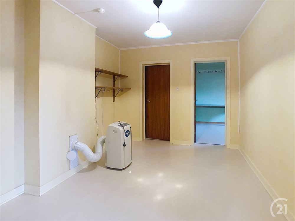 MAISON AVEC SURFACE COMMERCIALE 4 CHAMBRES ET 3 BU