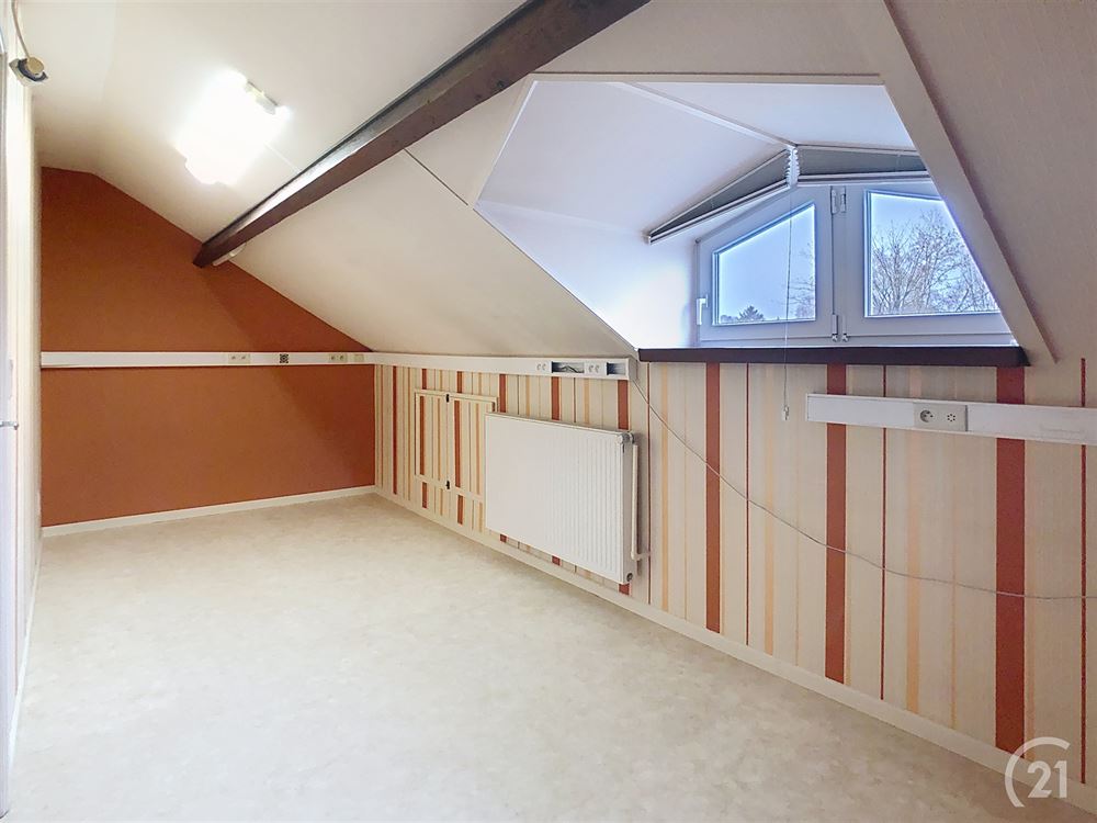 MAISON AVEC SURFACE COMMERCIALE 4 CHAMBRES ET 3 BU