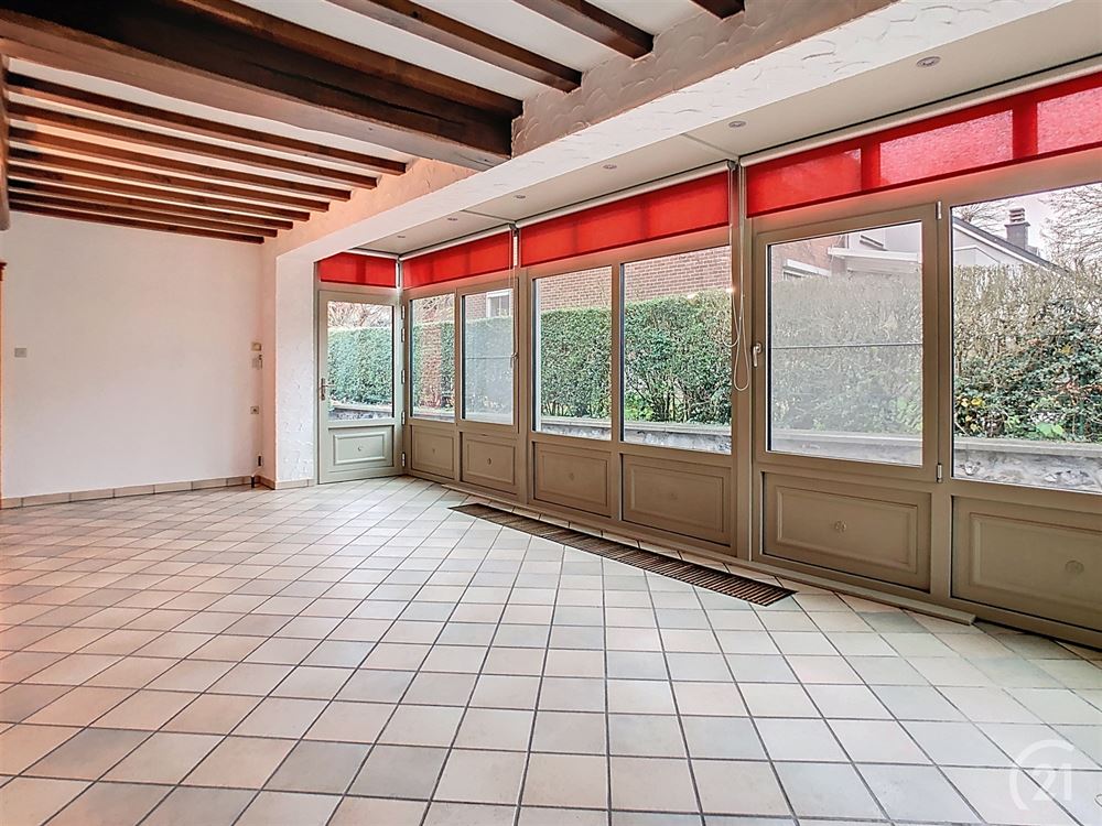 MAISON AVEC SURFACE COMMERCIALE 4 CHAMBRES ET 3 BU