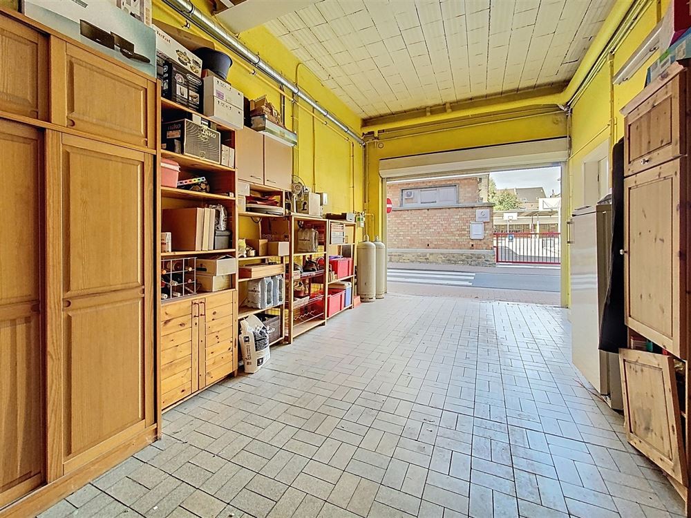 APPARTEMENT + GARAGE + ENTREPOTS