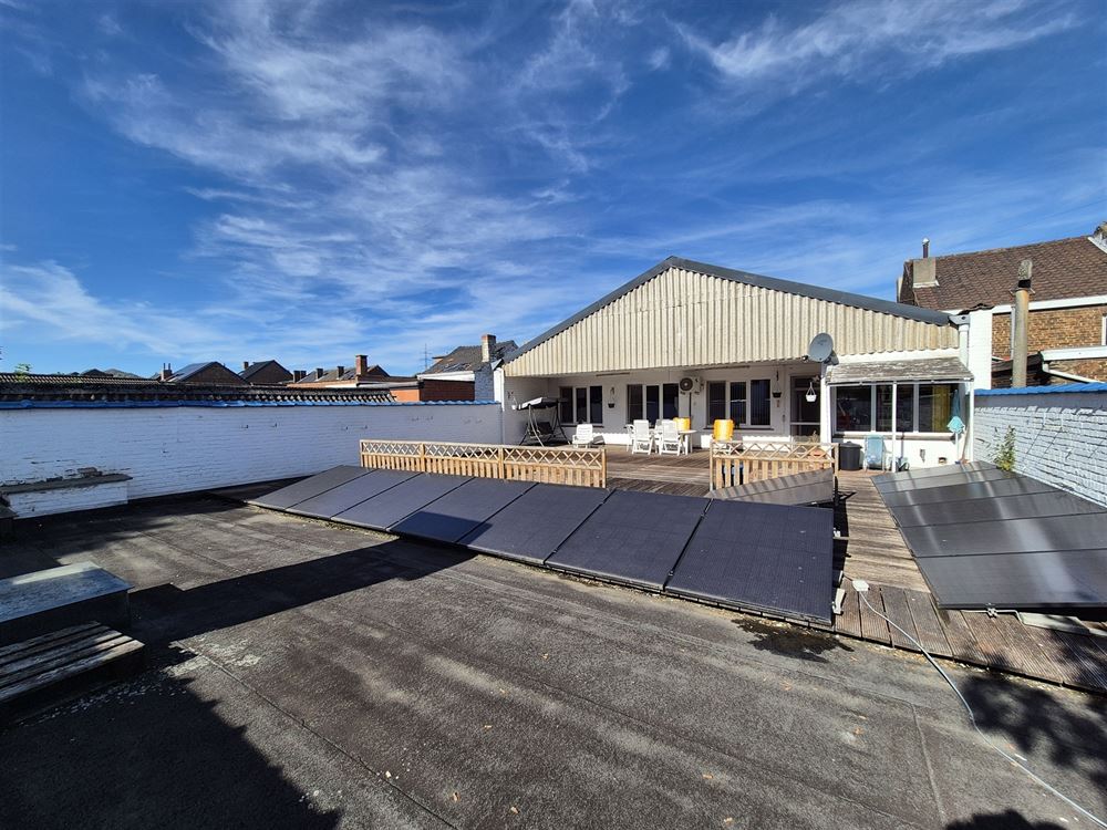 APPARTEMENT + GARAGE + ENTREPOTS